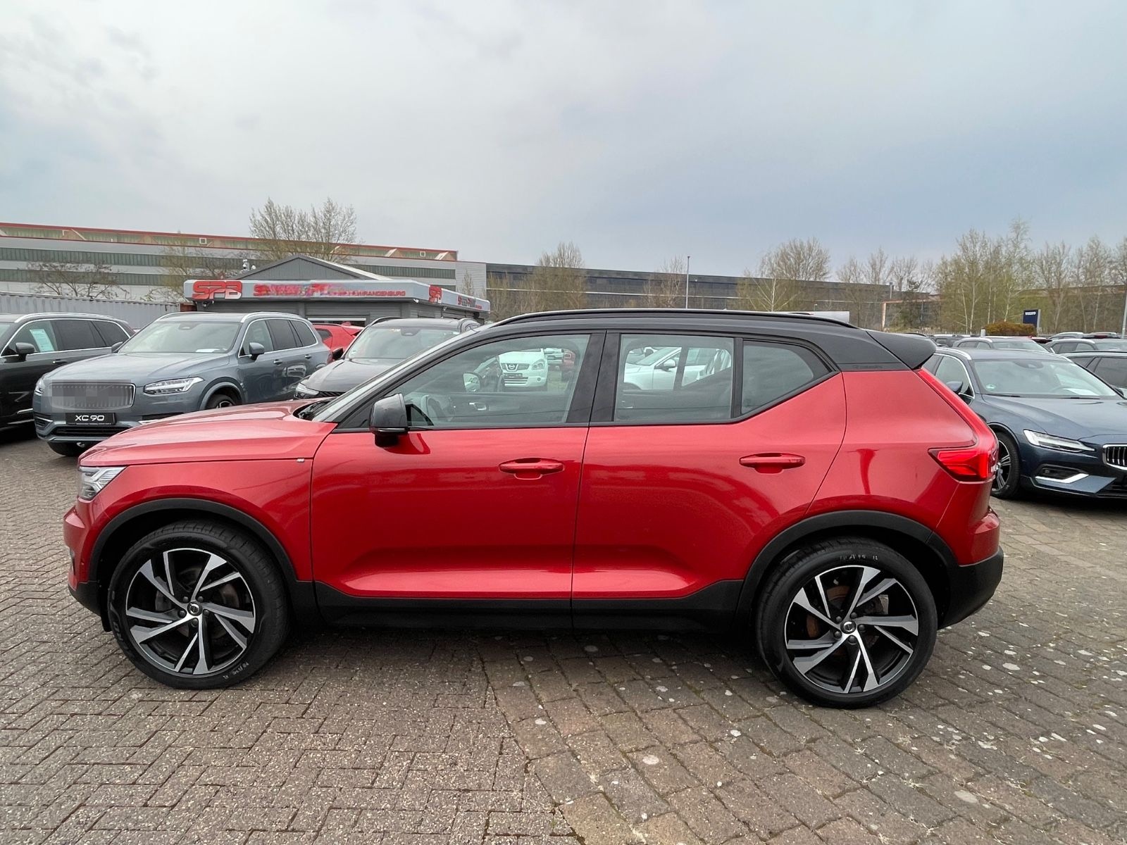 Volvo XC40 D4 AWD RDesign Aut. Pano FahrerAss 360Cam foto 5