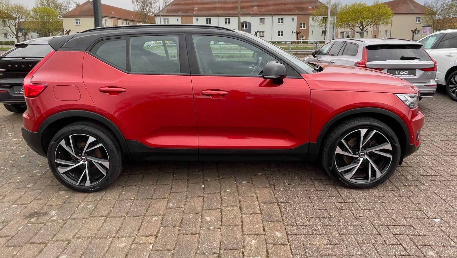 Volvo XC40 D4 AWD RDesign Aut. Pano FahrerAss 360Cam foto 6