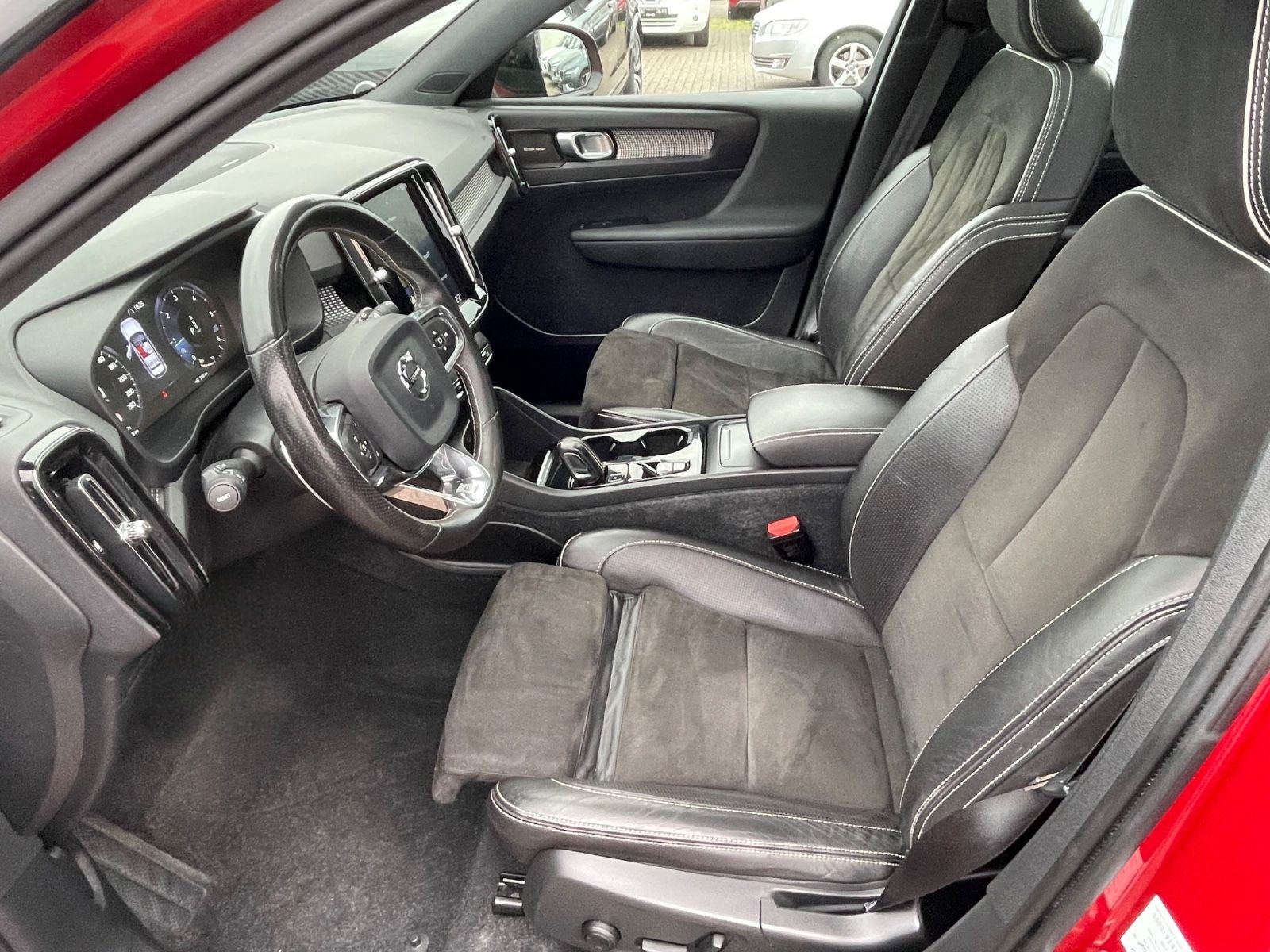 Volvo XC40 D4 AWD RDesign Aut. Pano FahrerAss 360Cam foto 10