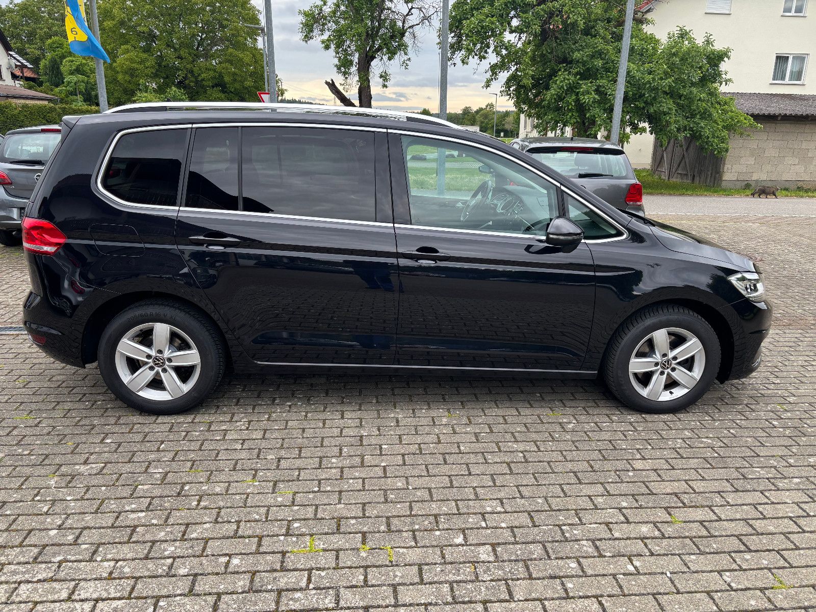 Volkswagen Touran Highline 2.0TDI BMT/Start-Stopp Navi AHK foto 2