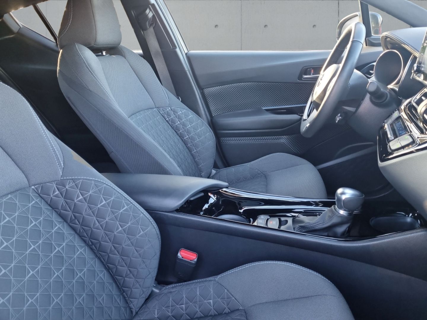 Toyota C-HR Hybrid 2.0 Team*NAV*LED*ACC*AppleCarPlay*An foto 6