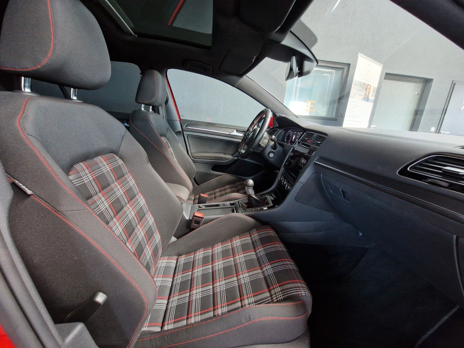 Volkswagen Golf GTI Performance 2,0TSI*STANDHZG*PANO*KAMERA foto 10