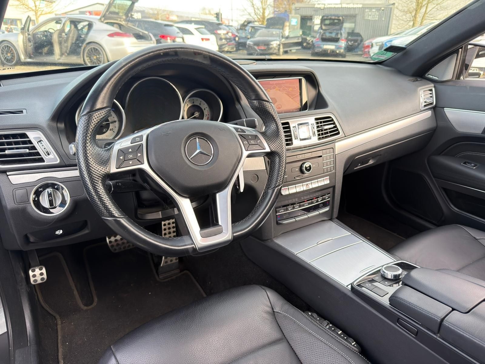 Mercedes-Benz E 200 7-G AMG Sport-Paket PANO Ha&Ka KAMERA ILS foto 19
