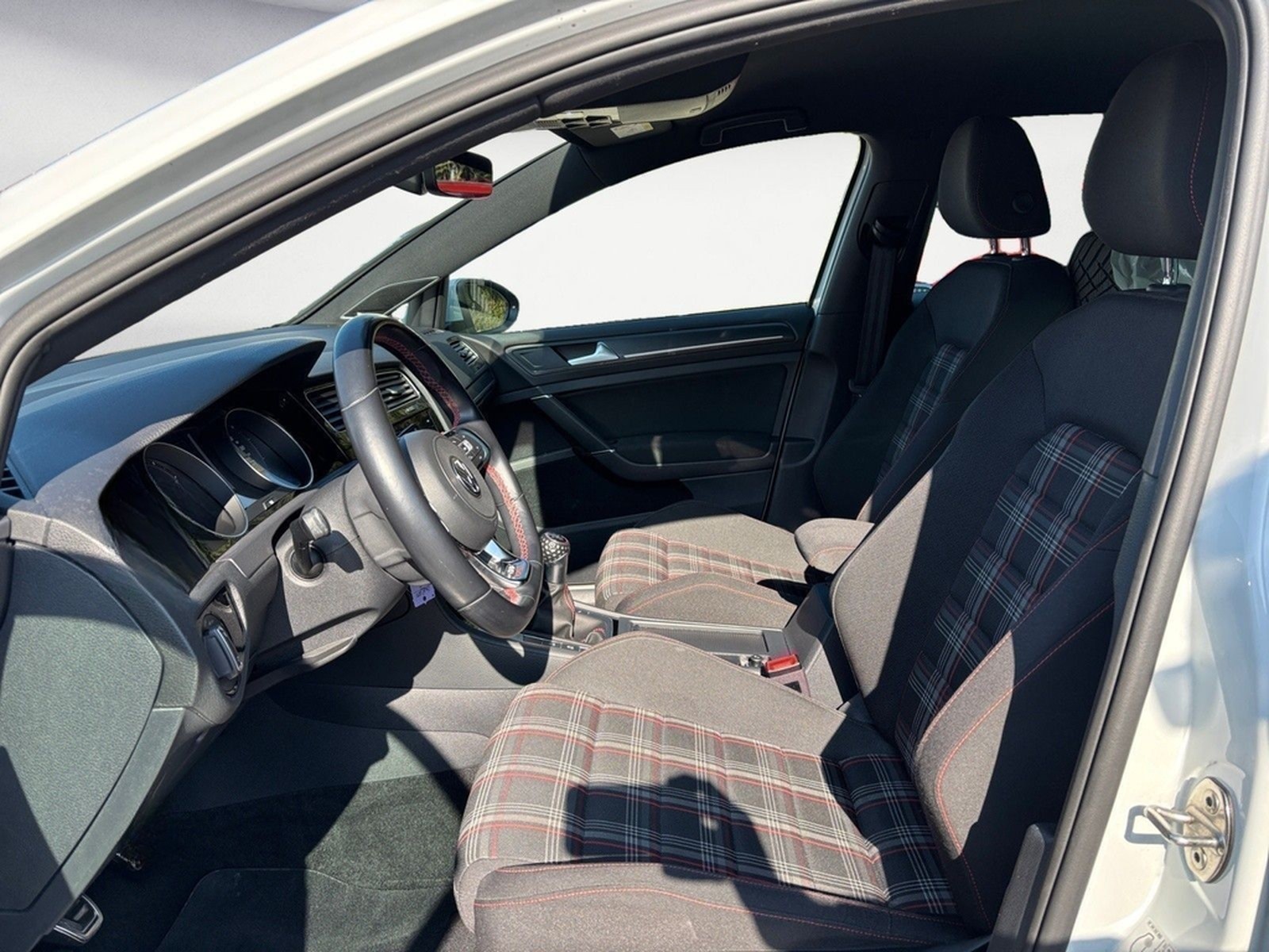 Volkswagen Golf GTI (BlueMotion Technology) foto 7
