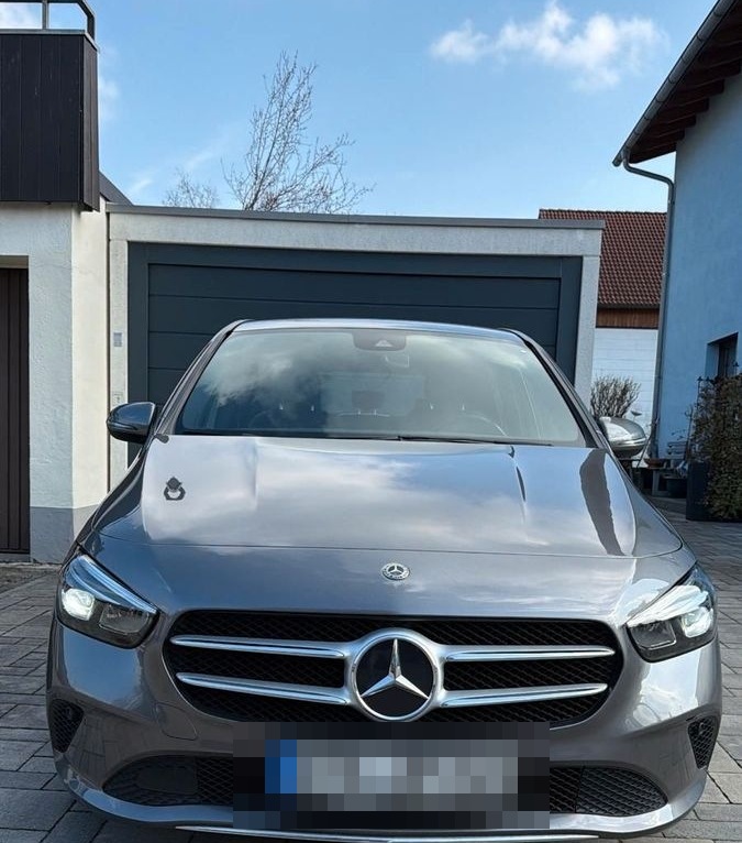 Mercedes-Benz B 200 d Automatik 360°Ka. Navi Elektr.Anhänger. foto 2