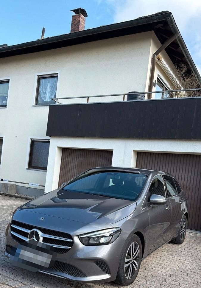 Mercedes-Benz B 200 d Automatik 360°Ka. Navi Elektr.Anhänger. foto 4