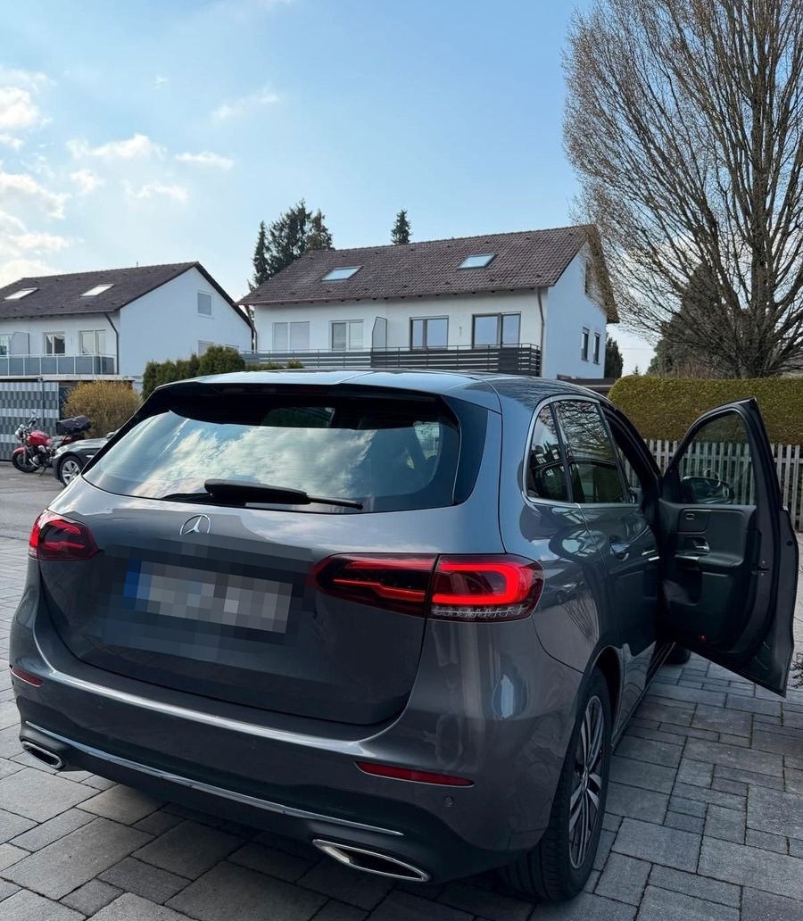 Mercedes-Benz B 200 d Automatik 360°Ka. Navi Elektr.Anhänger. foto 9