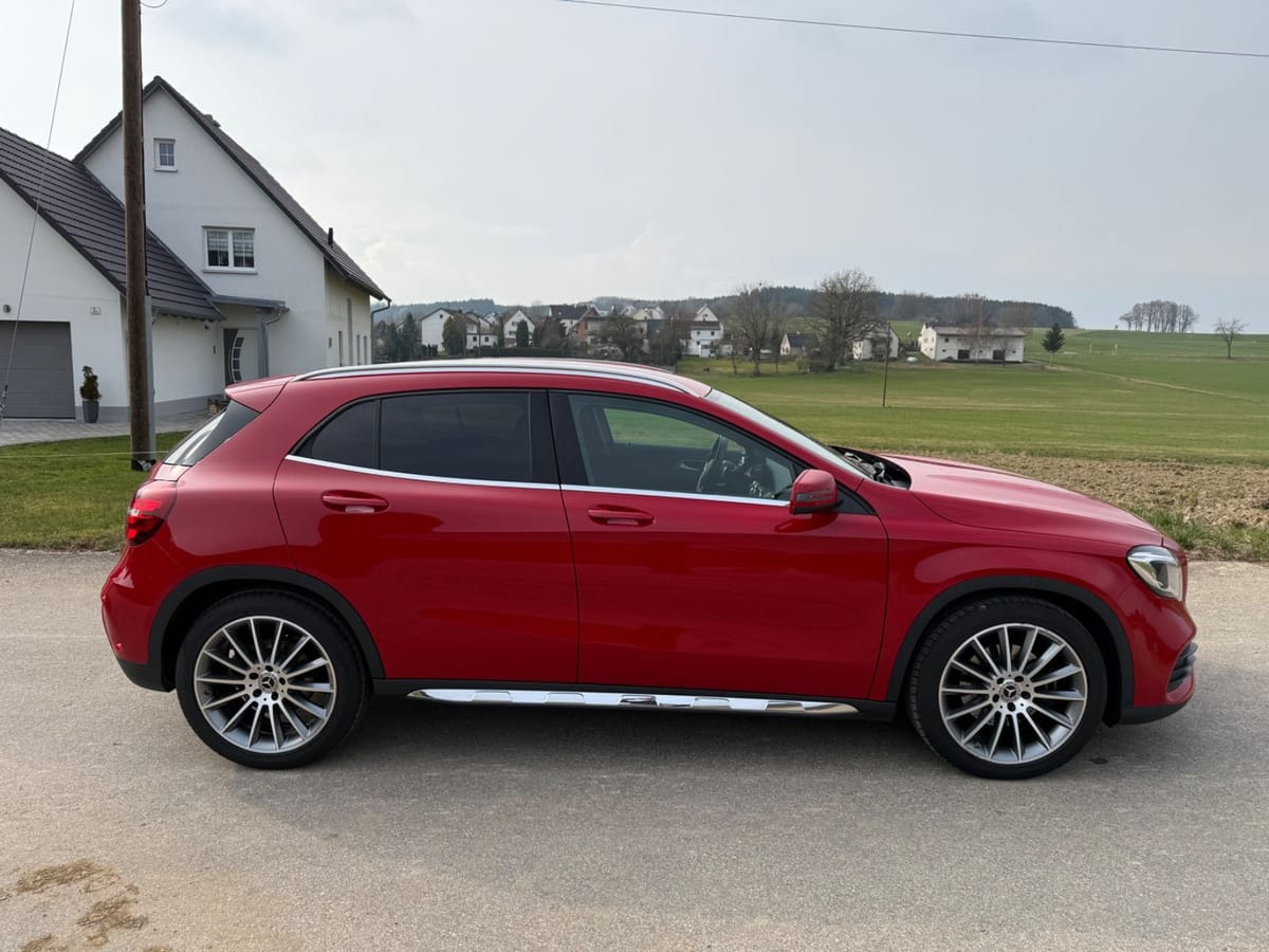 Mercedes-Benz GLA 220 4Matic AMG Line foto 4