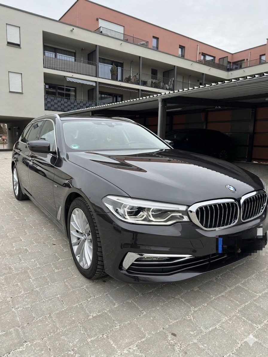BMW 540i xDrive Touring  foto 2