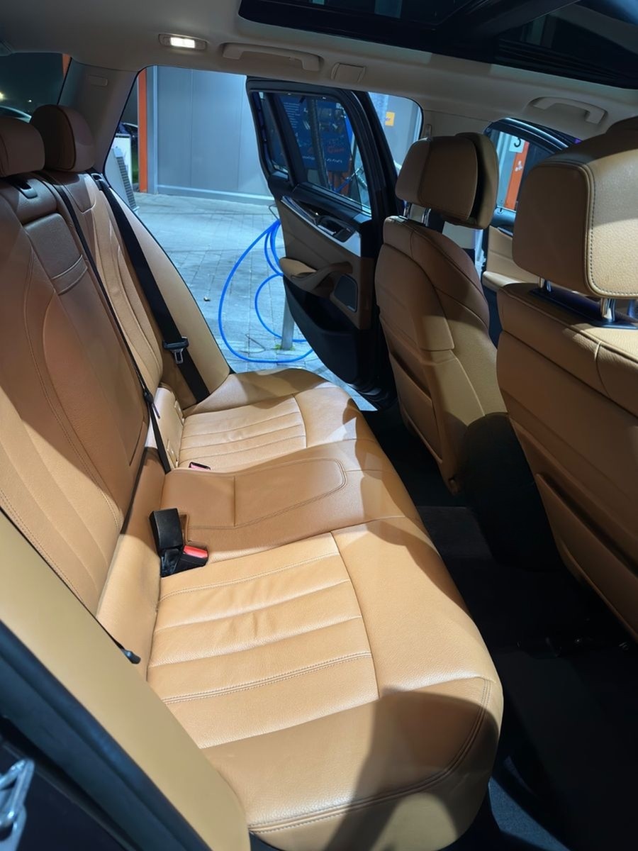 BMW 540i xDrive Touring  foto 12