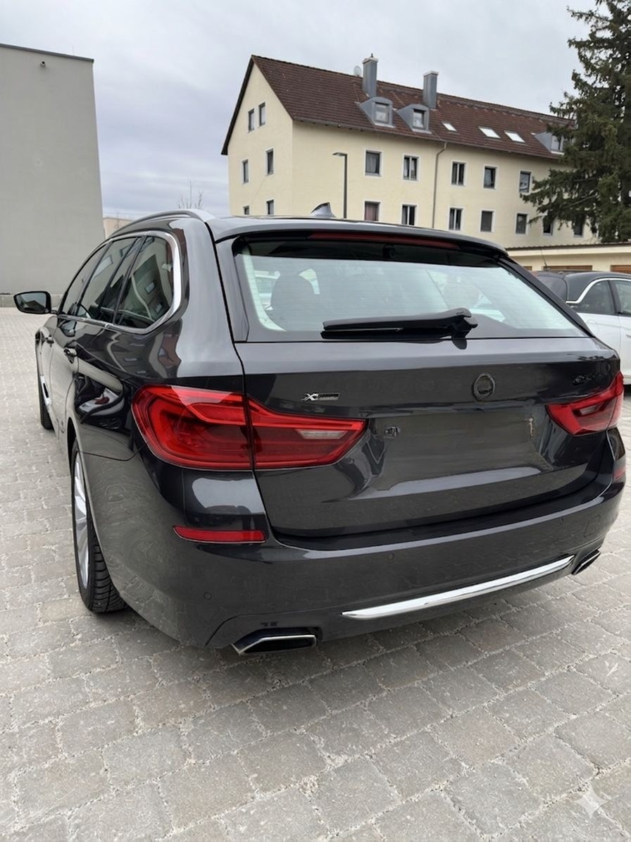 BMW 540i xDrive Touring  foto 4