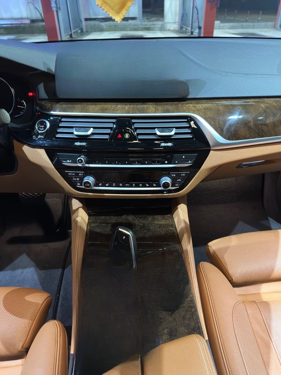 BMW 540i xDrive Touring  foto 8