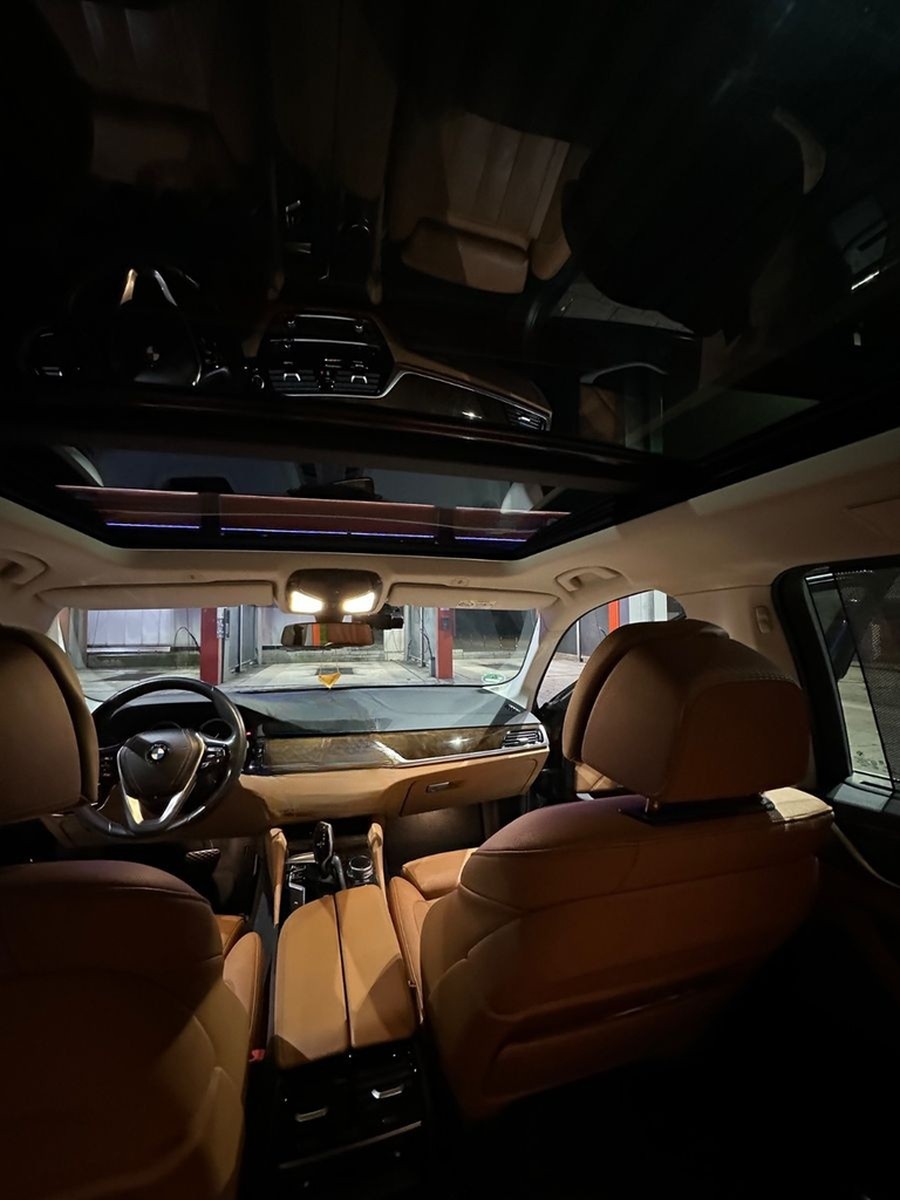 BMW 540i xDrive Touring  foto 10