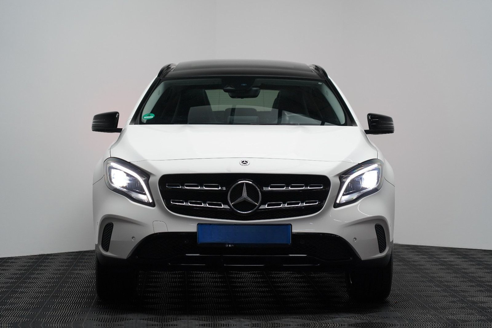 Mercedes-Benz GLA 200 AMG LED PANO PDC AHK NAVI Keyless foto 2