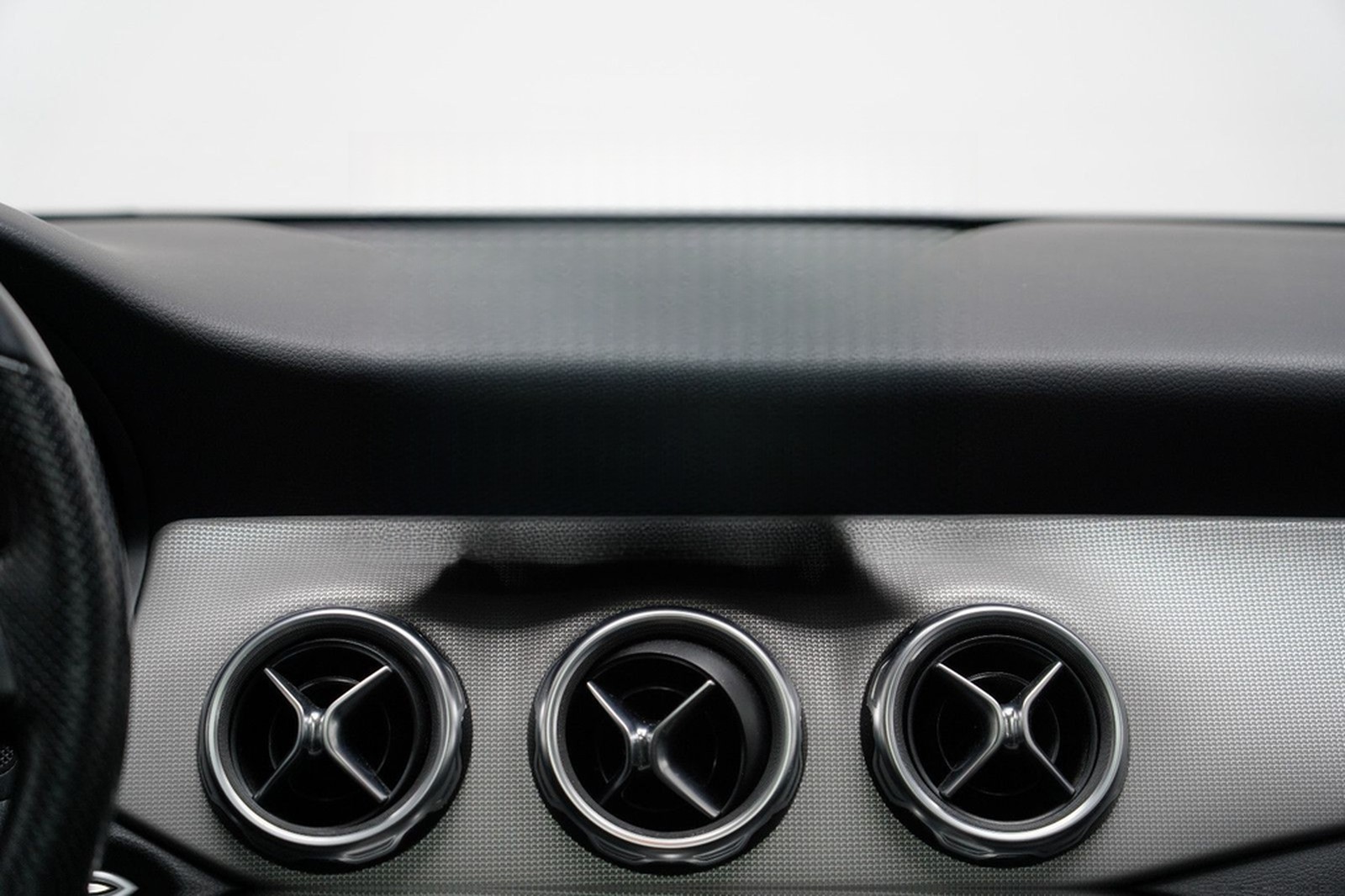 Mercedes-Benz GLA 200 AMG LED PANO PDC AHK NAVI Keyless foto 31