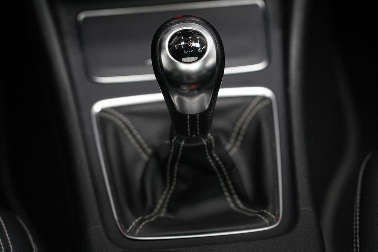 Mercedes-Benz GLA 200 AMG LED PANO PDC AHK NAVI Keyless foto 34