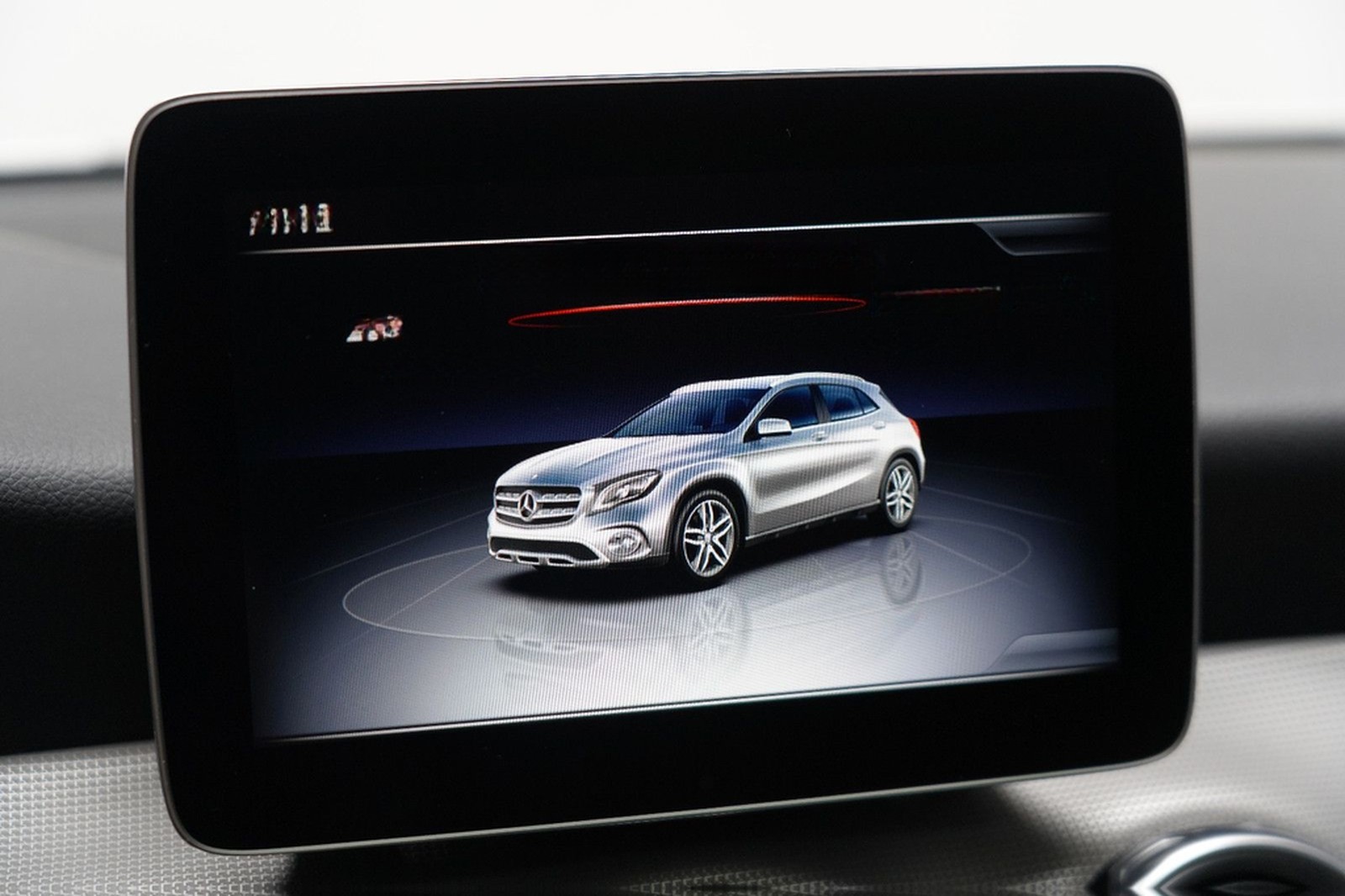 Mercedes-Benz GLA 200 AMG LED PANO PDC AHK NAVI Keyless foto 38