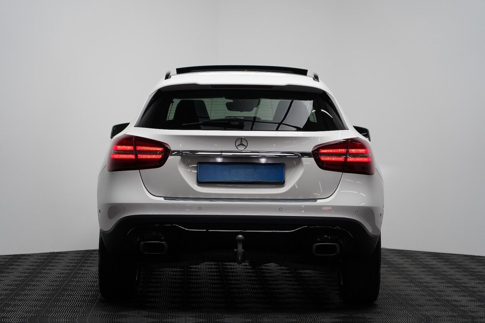 Mercedes-Benz GLA 200 AMG LED PANO PDC AHK NAVI Keyless foto 7
