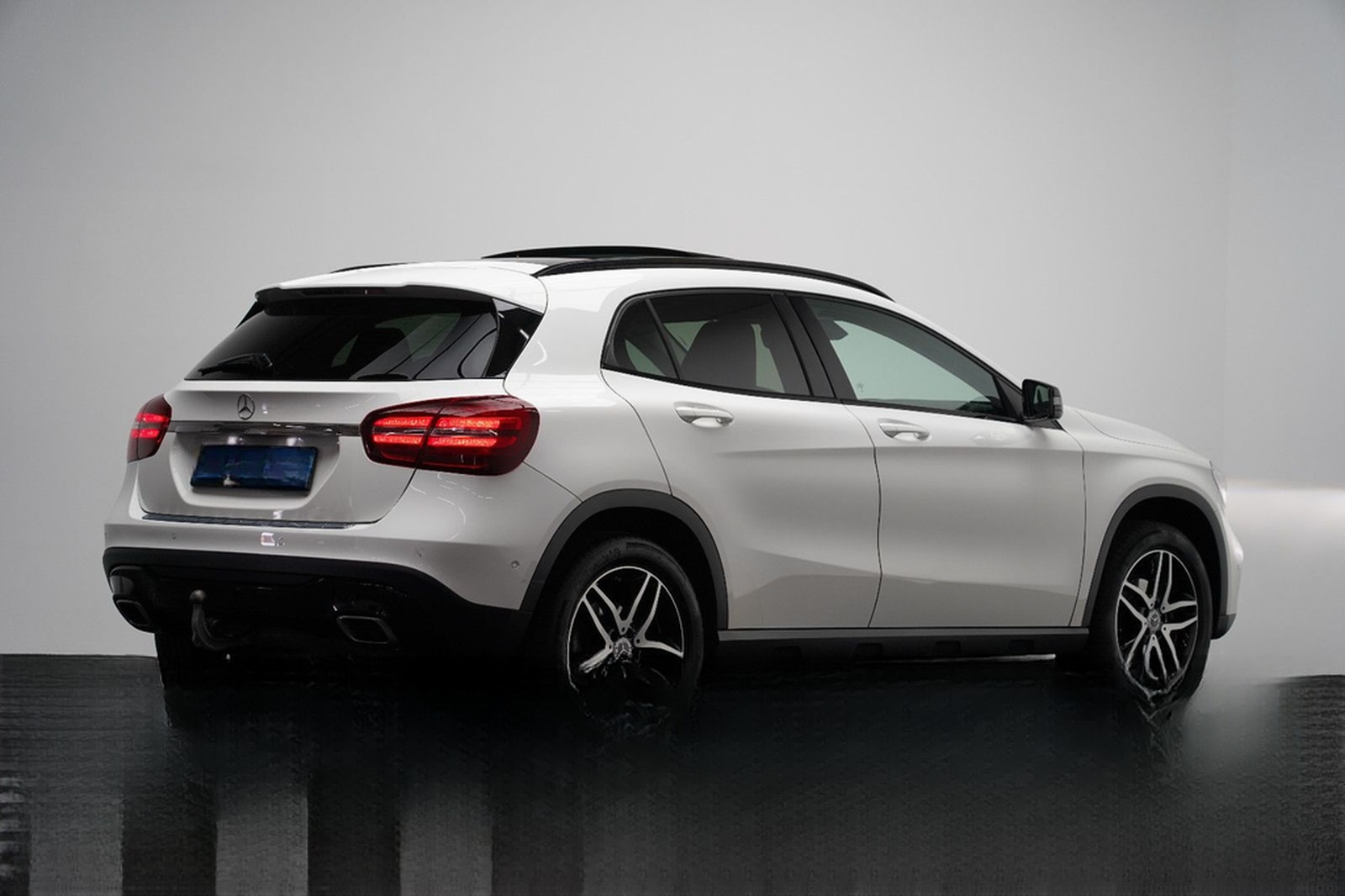 Mercedes-Benz GLA 200 AMG LED PANO PDC AHK NAVI Keyless foto 8