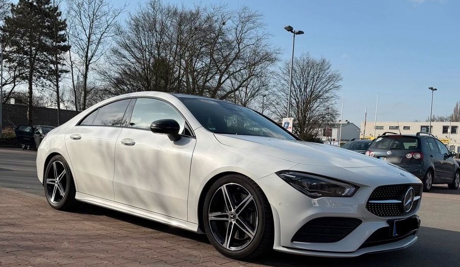Mercedes-Benz Mercedes Benz CLA 220 AMG line foto 3