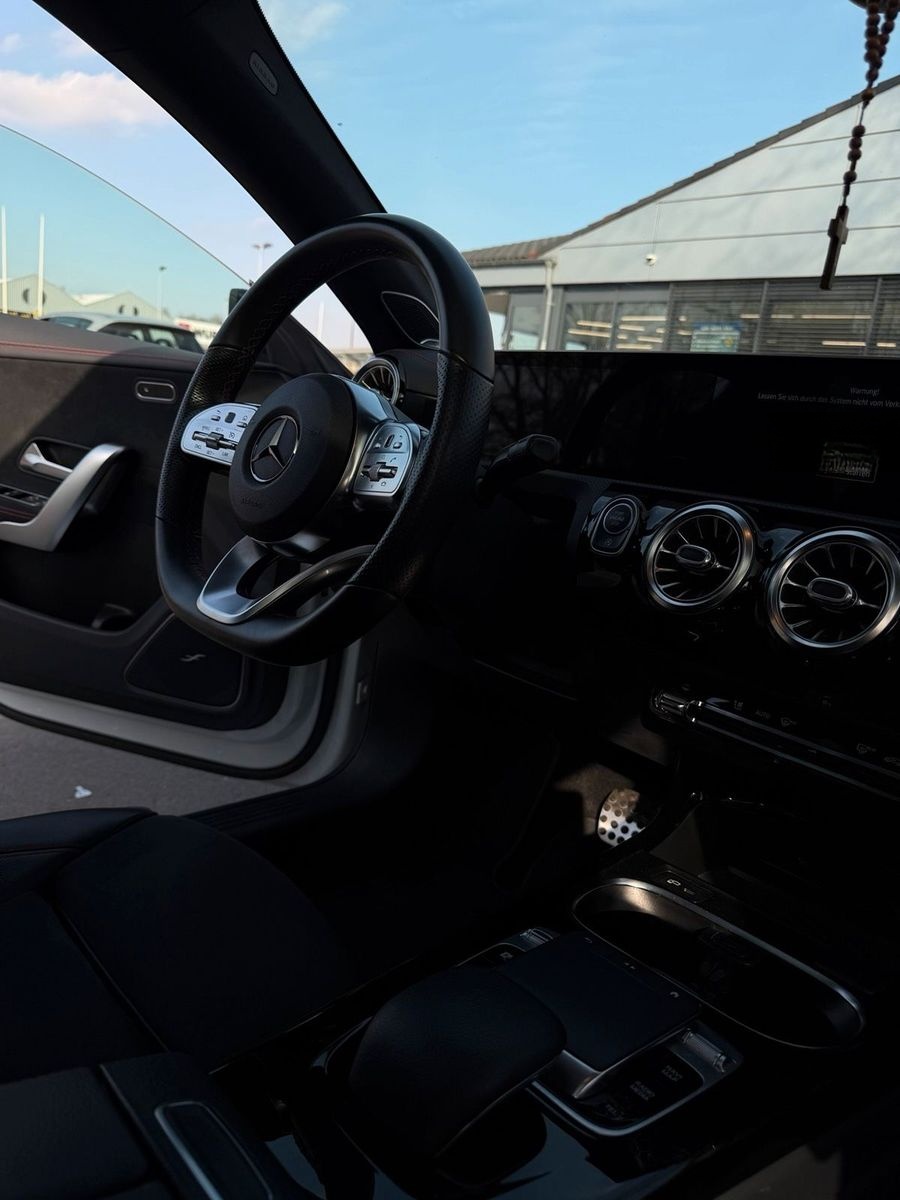 Mercedes-Benz Mercedes Benz CLA 220 AMG line foto 9