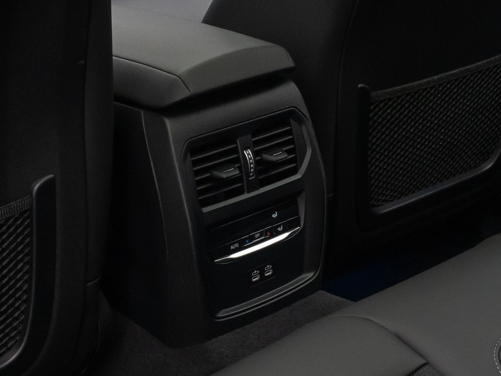 BMW 330i Panoram Kamera HUD DAB H/K Komfort Alarm foto 25