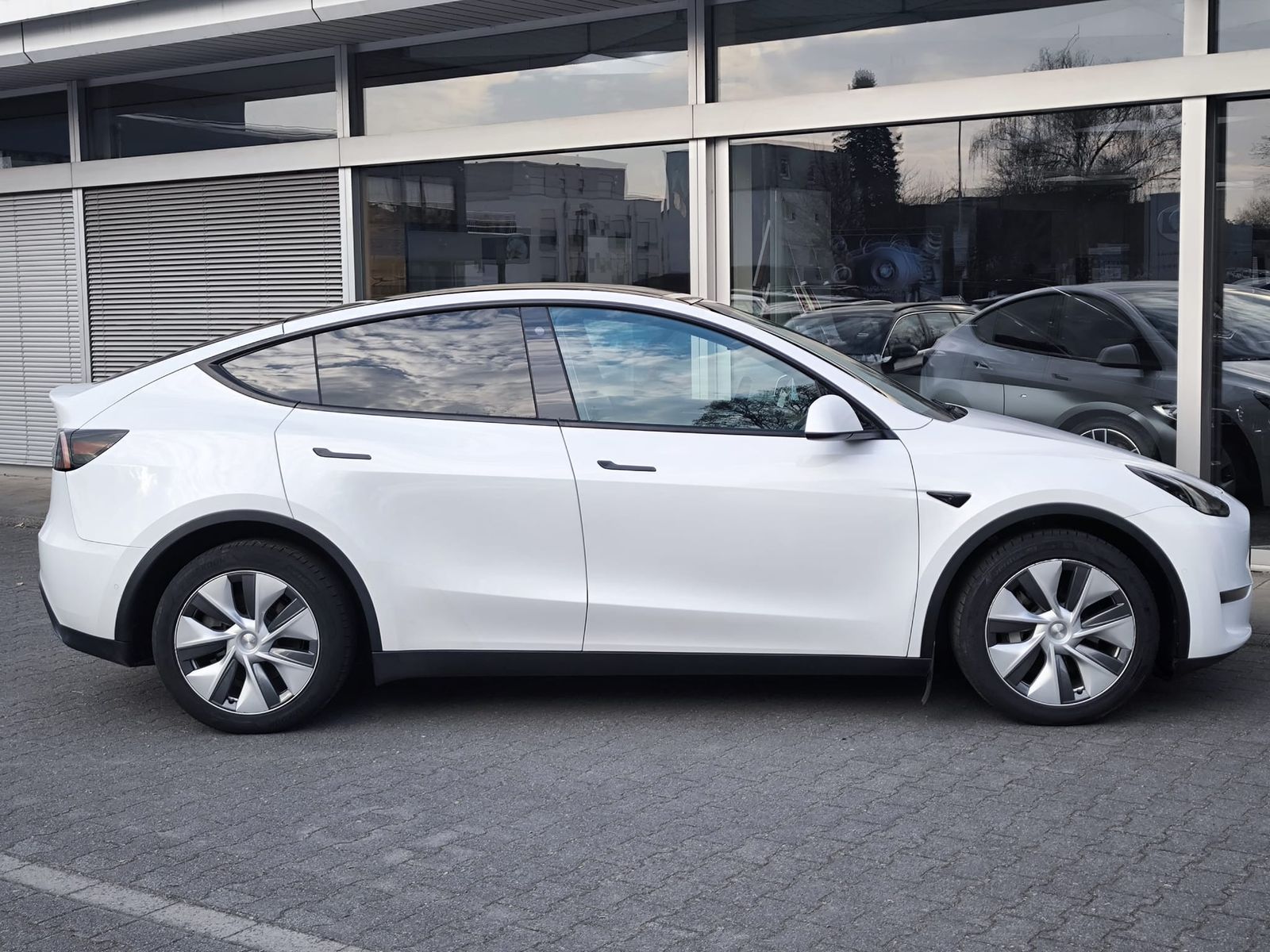 Tesla Model Y LR Dual AWD PANO+STDHZ+NAVI+LED+ACC+19"+ foto 4