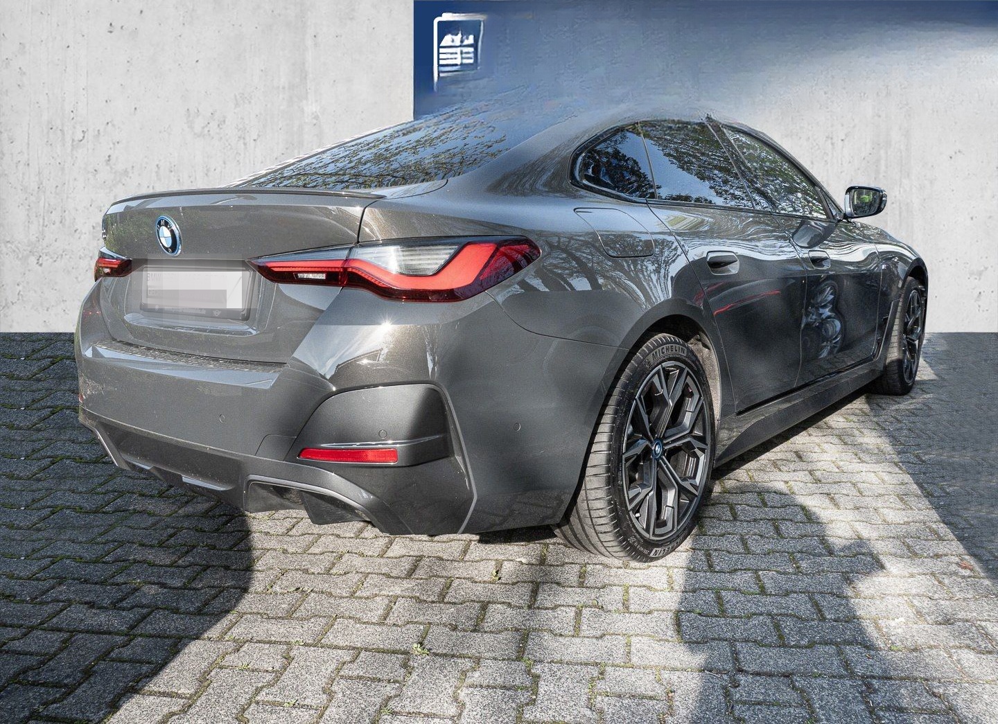 BMW i4 eDrive40 M Sport PANO AHK RFK NAVI Standh. foto 2