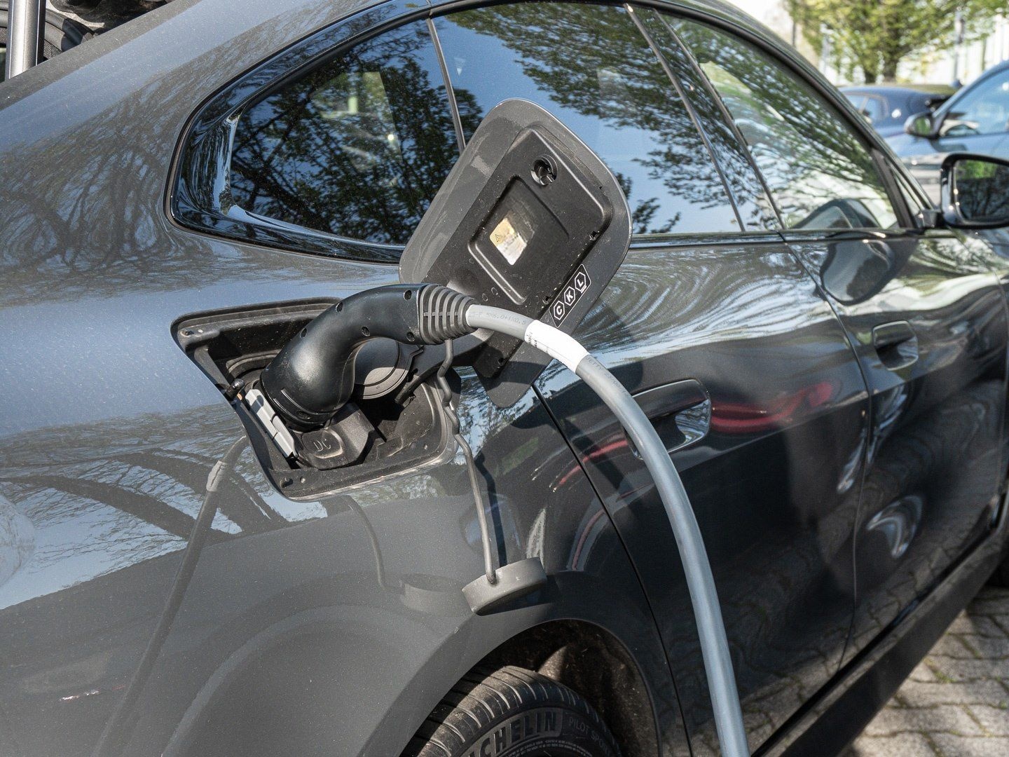 BMW i4 eDrive40 M Sport PANO AHK RFK NAVI Standh. foto 17