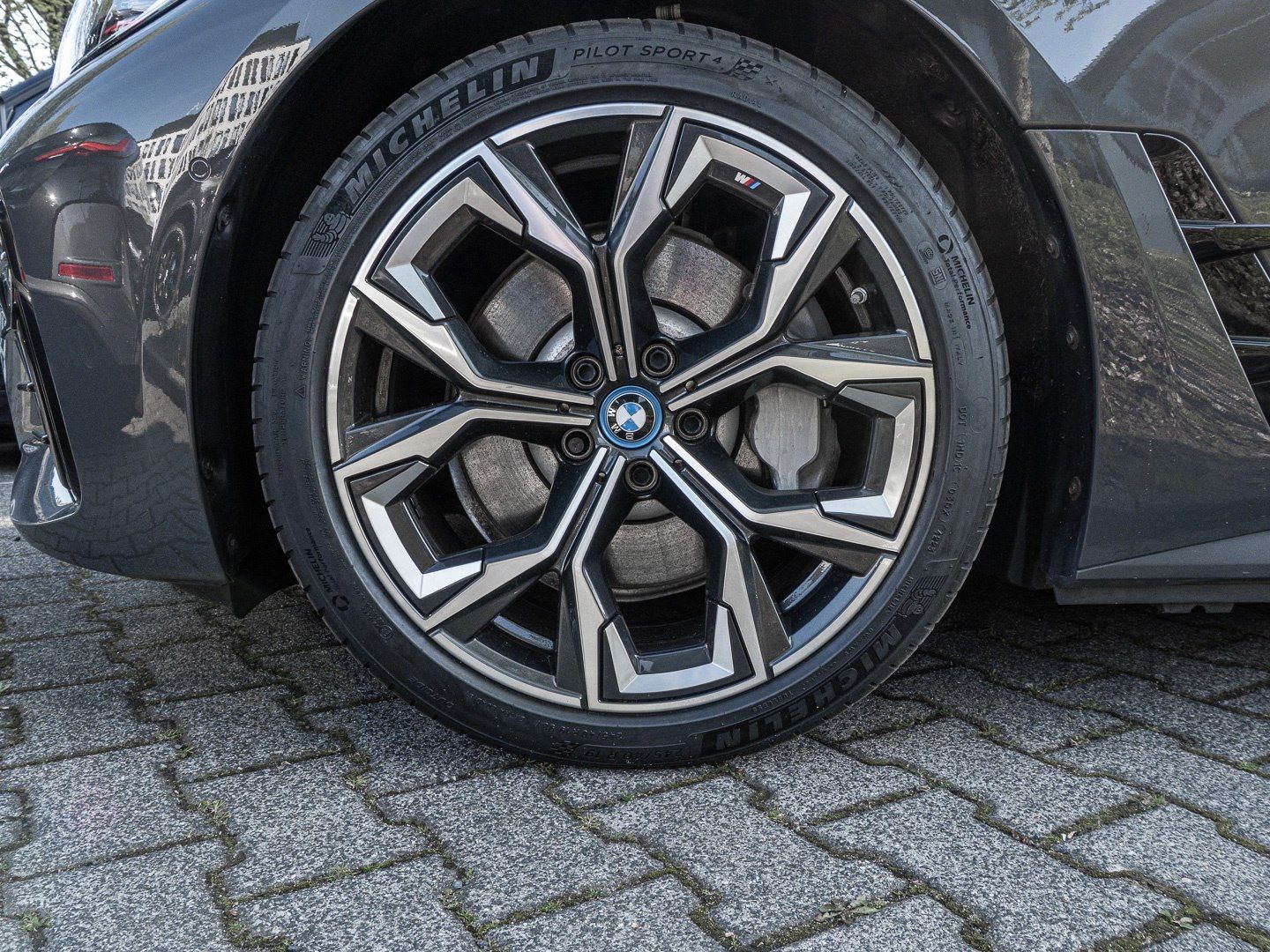 BMW i4 eDrive40 M Sport PANO AHK RFK NAVI Standh. foto 5