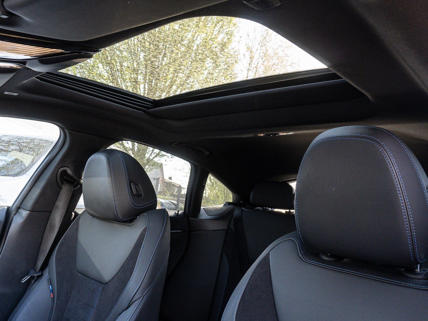 BMW i4 eDrive40 M Sport PANO AHK RFK NAVI Standh. foto 6