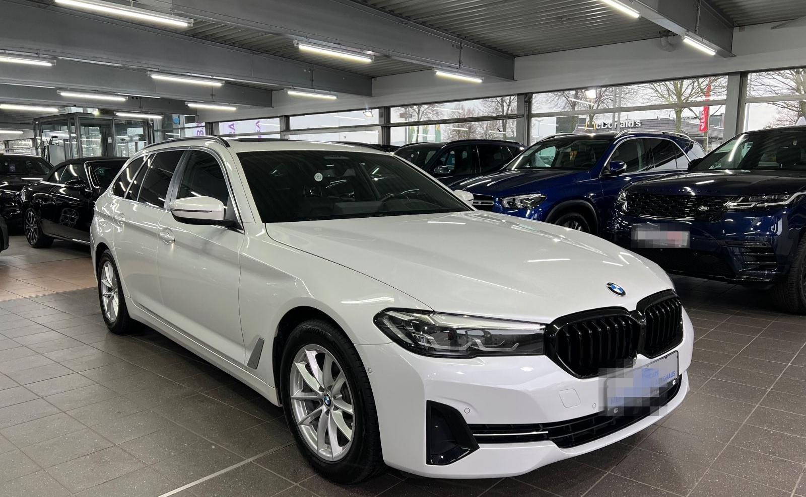 BMW 520 d Touring AMB+AHK+DAP+HuD+Pano+HaKa+SH+MEM foto 2