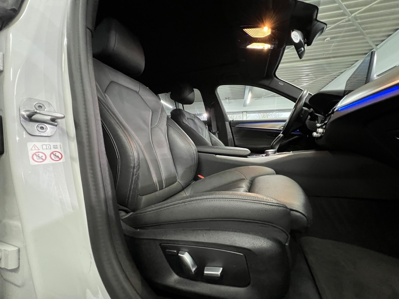 BMW 520 d Touring AMB+AHK+DAP+HuD+Pano+HaKa+SH+MEM foto 17