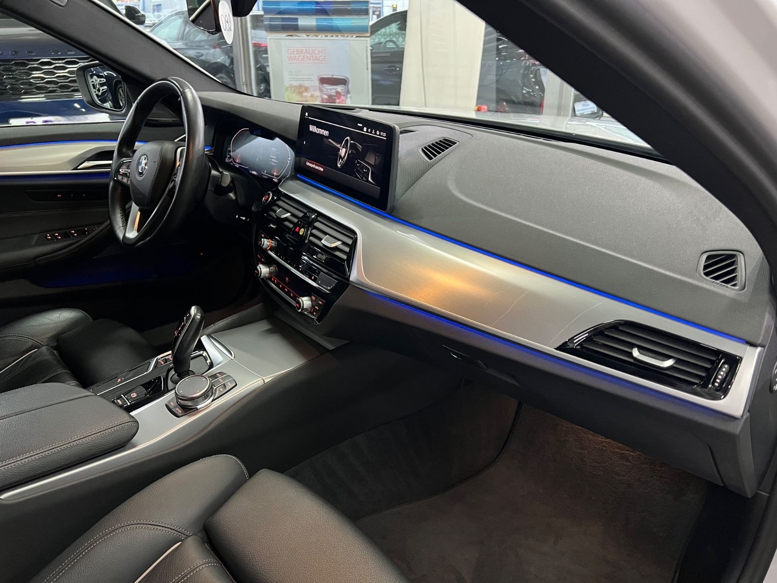 BMW 520 d Touring AMB+AHK+DAP+HuD+Pano+HaKa+SH+MEM foto 18