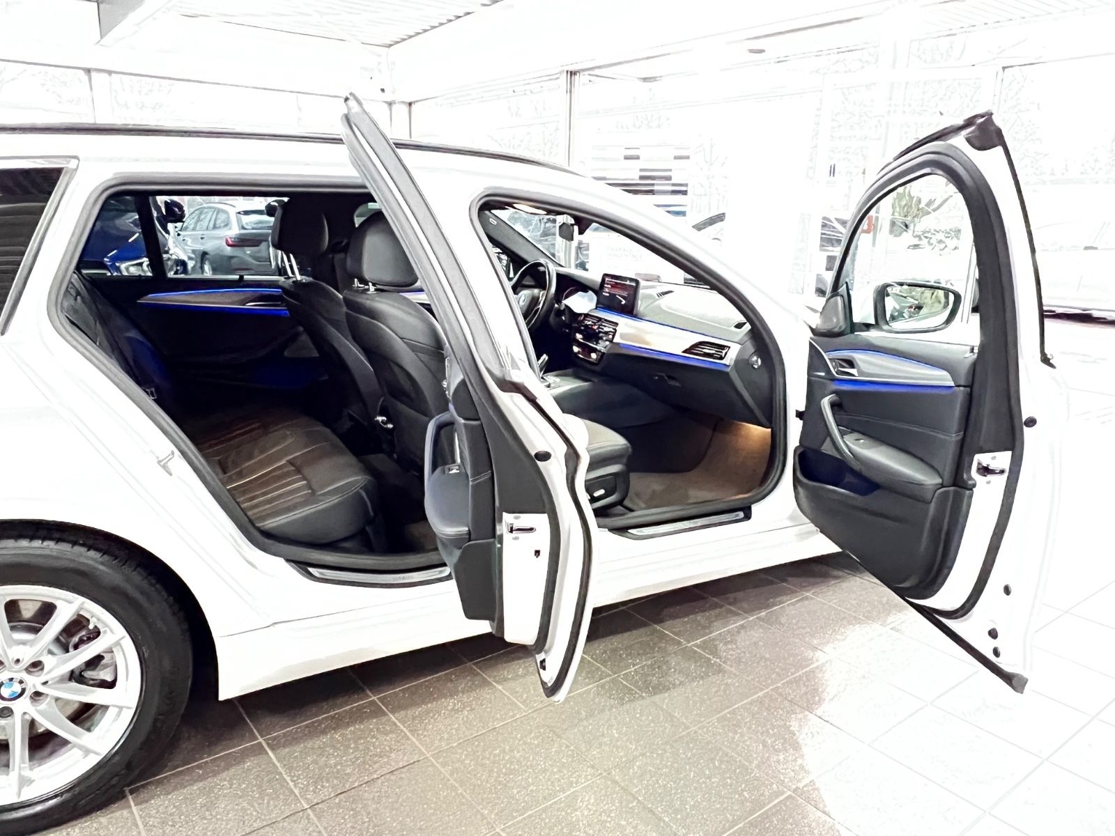 BMW 520 d Touring AMB+AHK+DAP+HuD+Pano+HaKa+SH+MEM foto 20