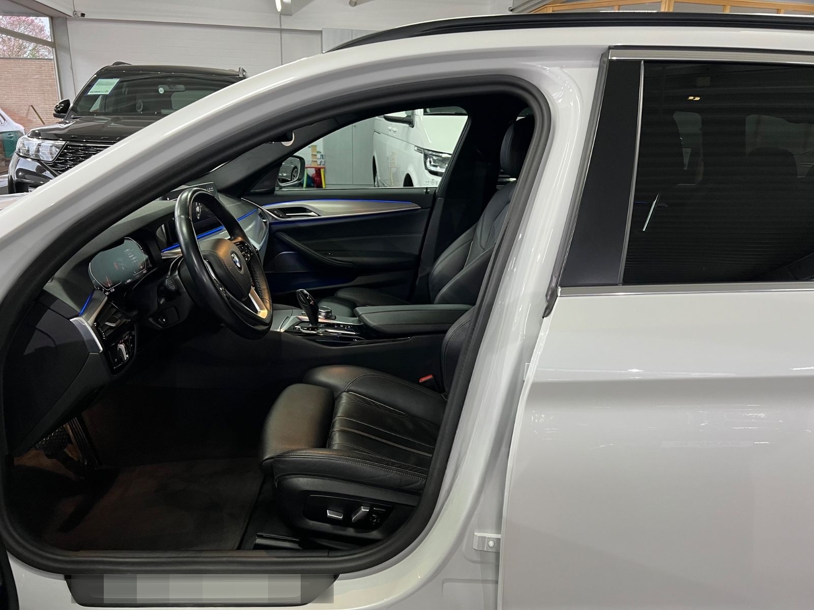 BMW 520 d Touring AMB+AHK+DAP+HuD+Pano+HaKa+SH+MEM foto 24