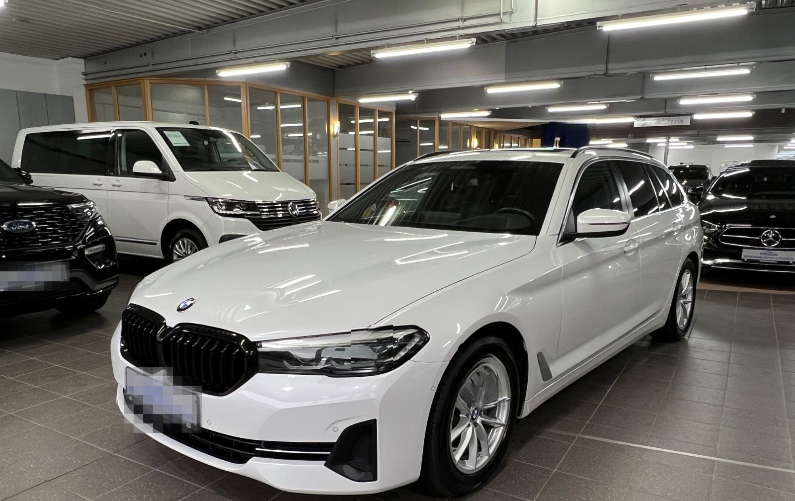 BMW 520 d Touring AMB+AHK+DAP+HuD+Pano+HaKa+SH+MEM foto 5