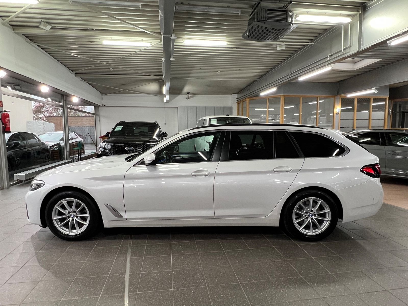 BMW 520 d Touring AMB+AHK+DAP+HuD+Pano+HaKa+SH+MEM foto 7