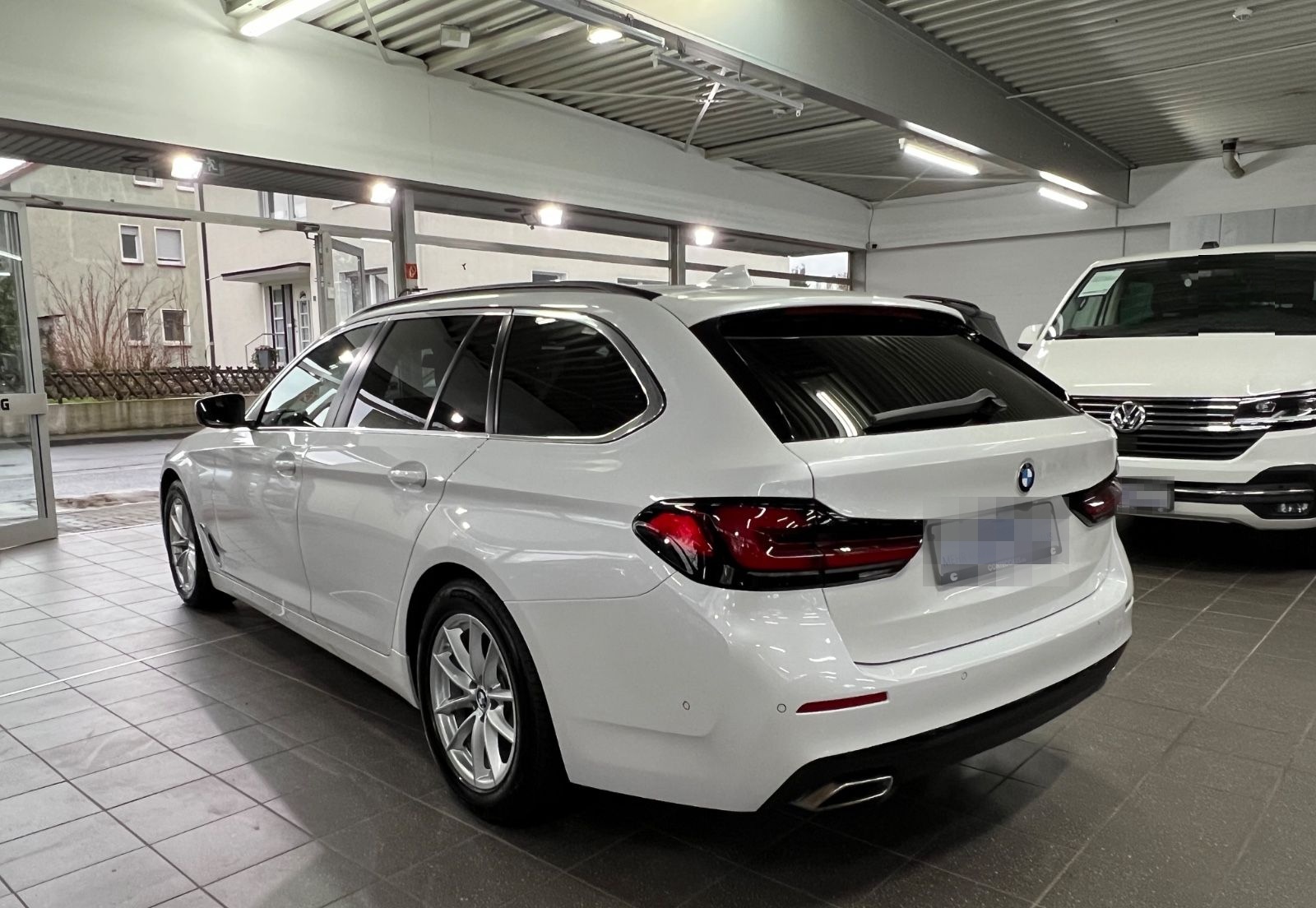BMW 520 d Touring AMB+AHK+DAP+HuD+Pano+HaKa+SH+MEM foto 9