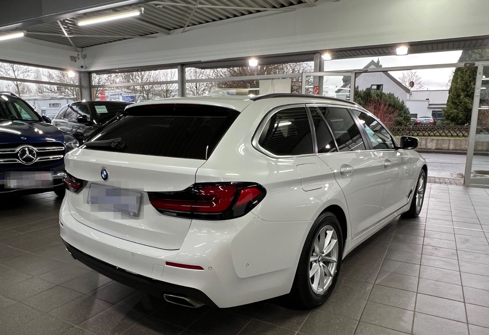BMW 520 d Touring AMB+AHK+DAP+HuD+Pano+HaKa+SH+MEM foto 10