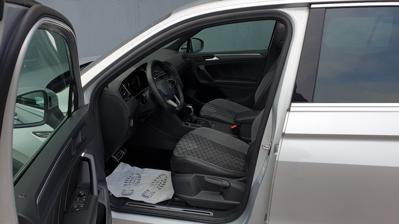 Volkswagen Tiguan 2.0 TDI DSG 3 x R-Line Pano/ACC/K-les foto 6