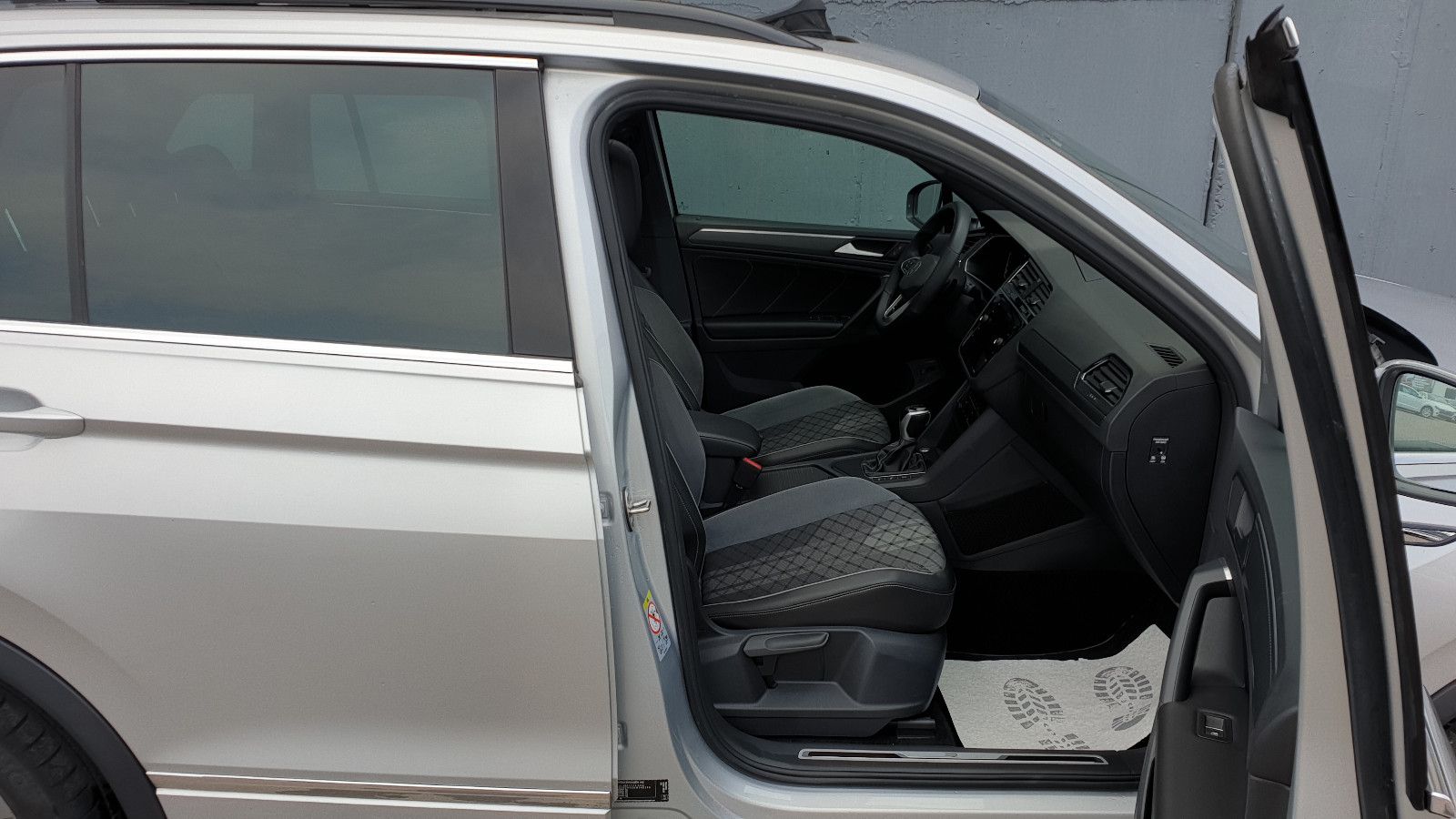 Volkswagen Tiguan 2.0 TDI DSG 3 x R-Line Pano/ACC/K-les foto 7