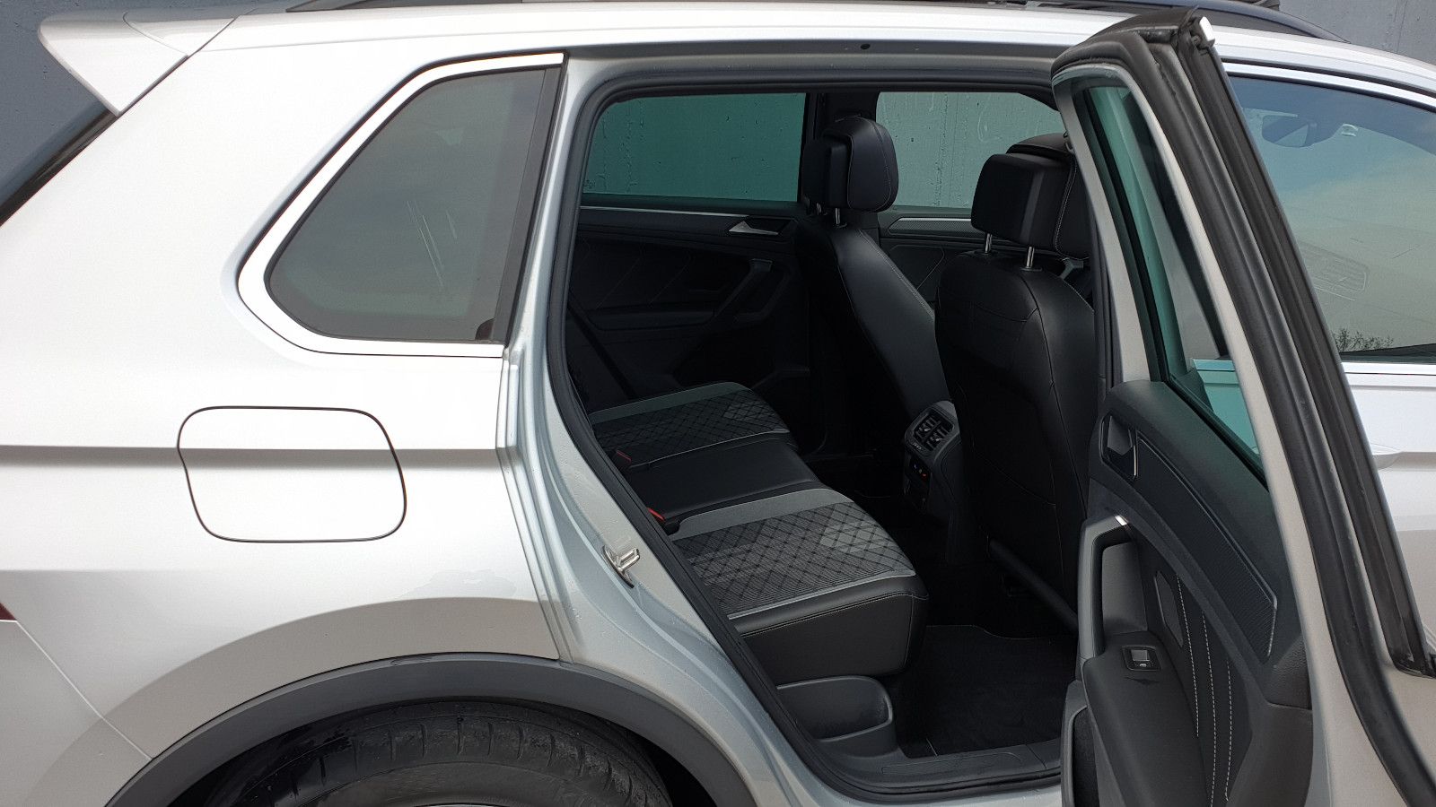 Volkswagen Tiguan 2.0 TDI DSG 3 x R-Line Pano/ACC/K-les foto 8