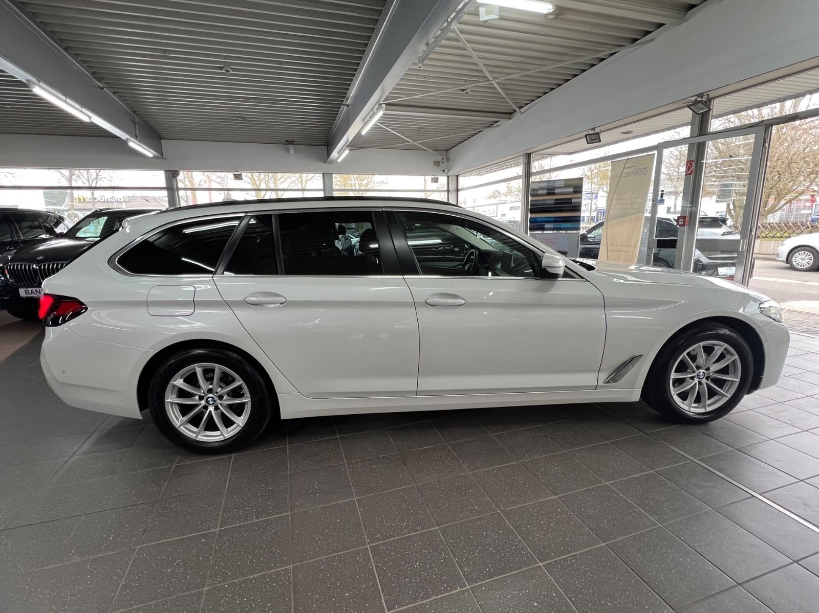 BMW 520d Touring xDrive 4Z+ASSIST+Park+Standheizung foto 11