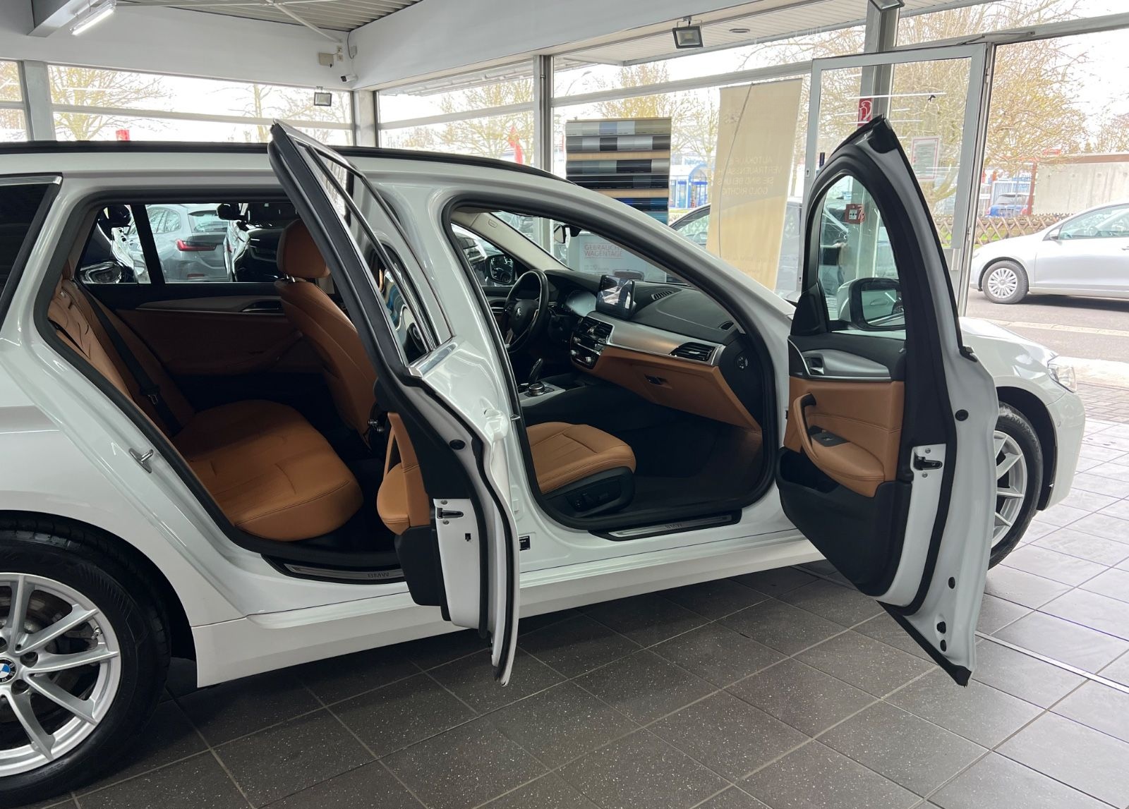 BMW 520d Touring xDrive 4Z+ASSIST+Park+Standheizung foto 12