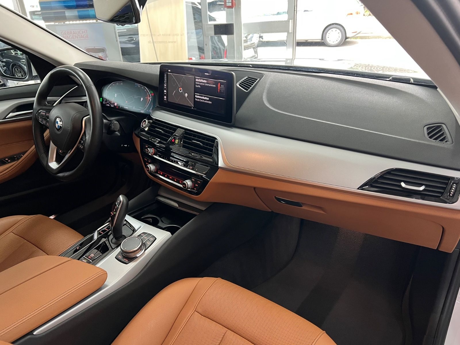 BMW 520d Touring xDrive 4Z+ASSIST+Park+Standheizung foto 14