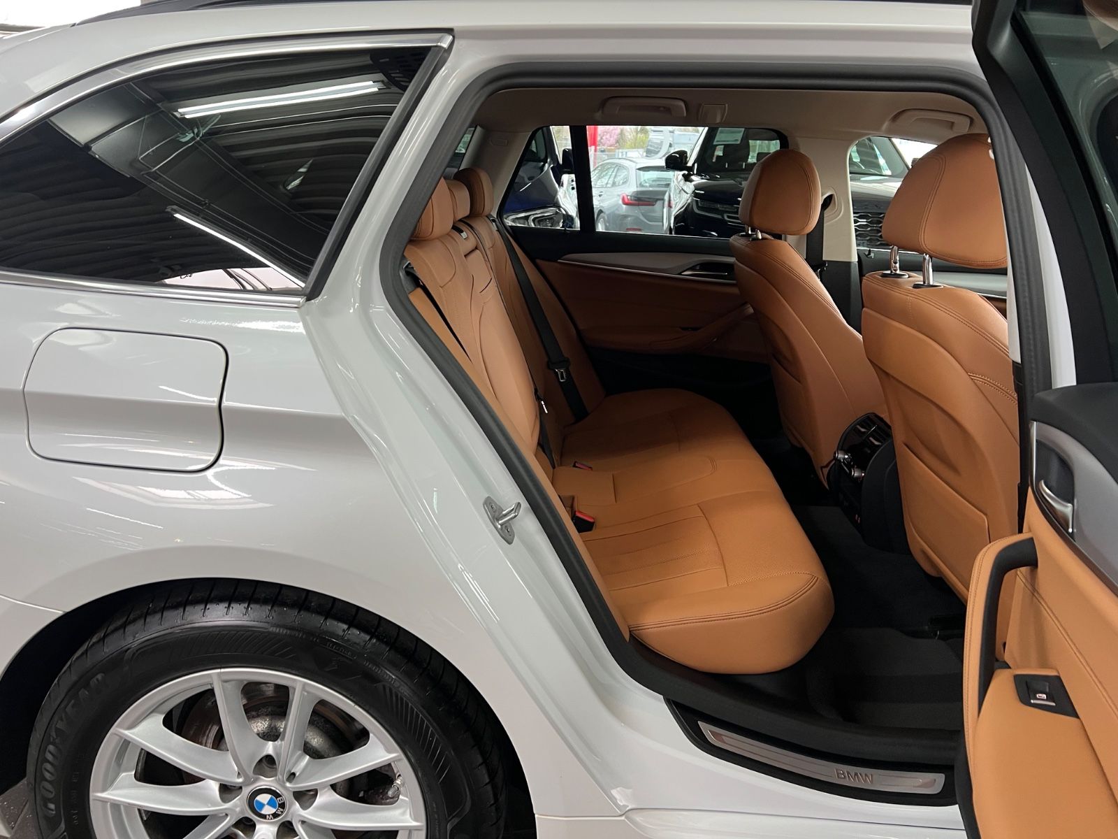 BMW 520d Touring xDrive 4Z+ASSIST+Park+Standheizung foto 16