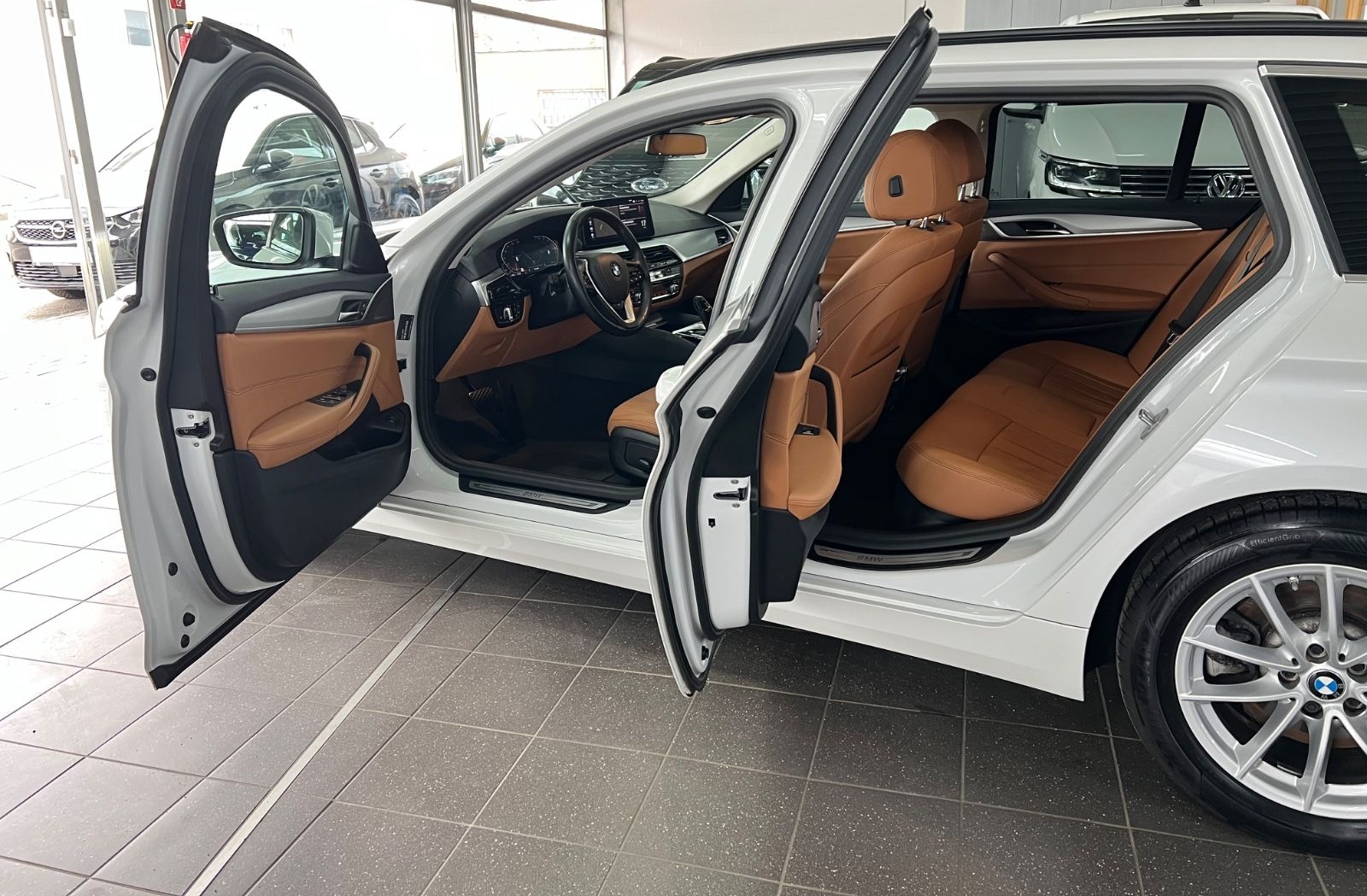 BMW 520d Touring xDrive 4Z+ASSIST+Park+Standheizung foto 7