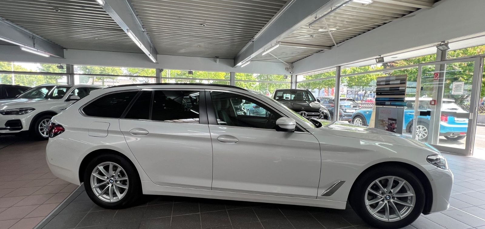 BMW 520d Touring Business+Driving Assist+Park Assist foto 2