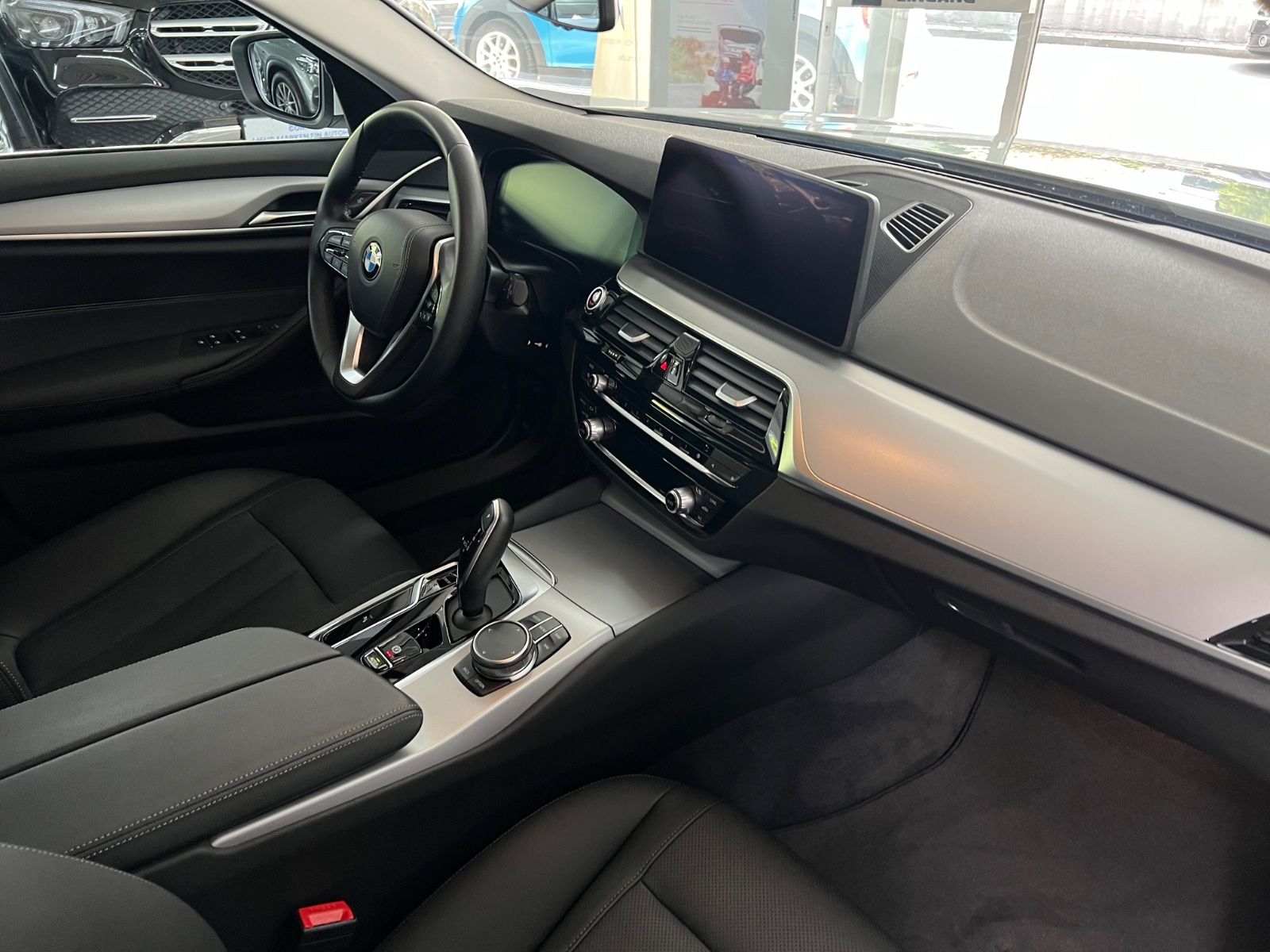 BMW 520d Touring Business+Driving Assist+Park Assist foto 17